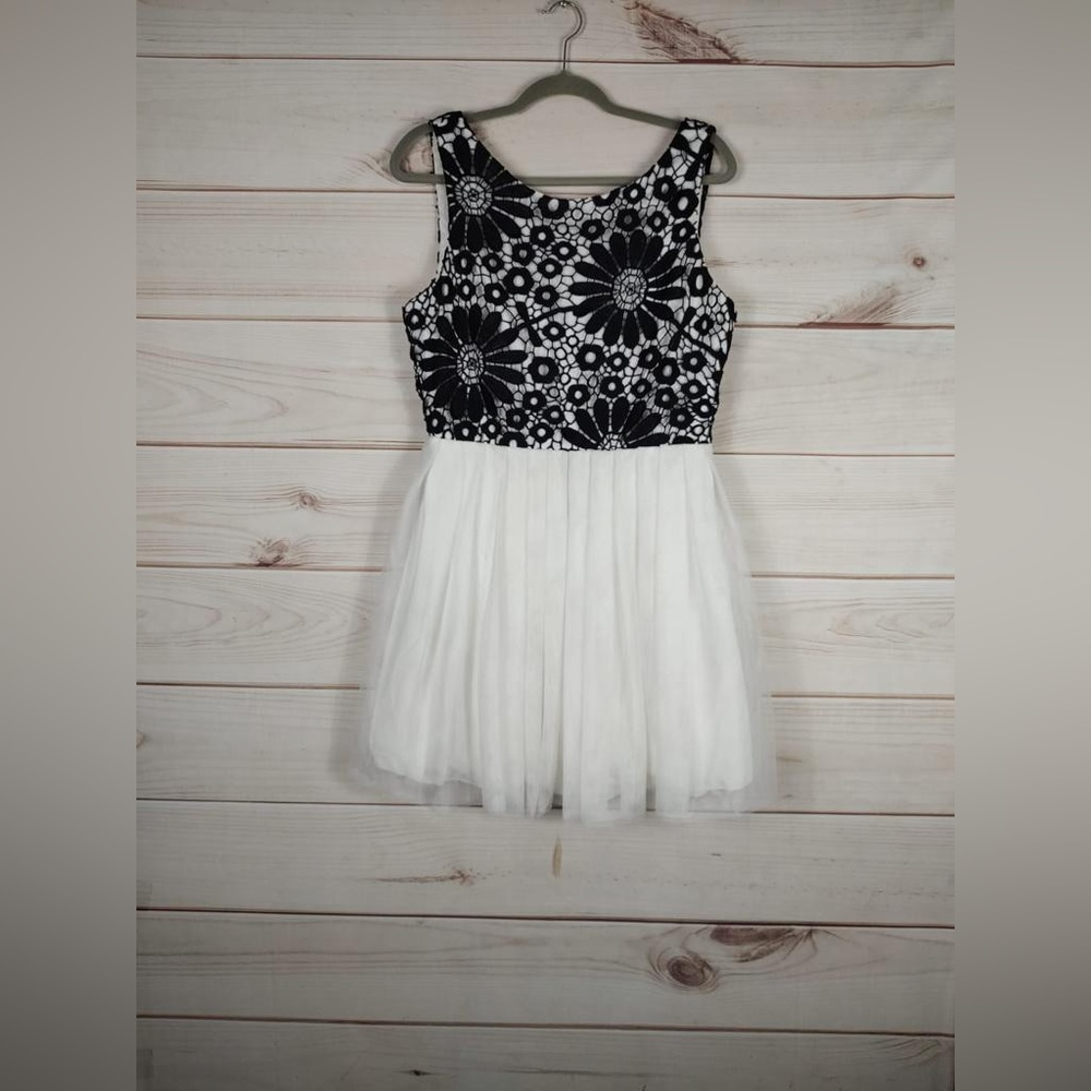 B. Darlin 15/16 Dress Woman’s Sleeves Black Crochet Overlay White Lining